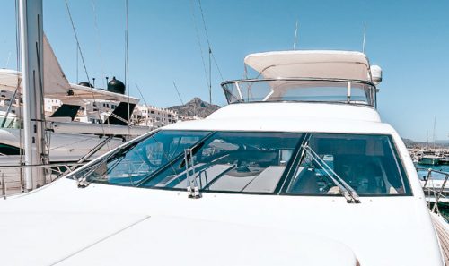 Alquiler de barcos en puerto Banús. Azimut 58 Fly.