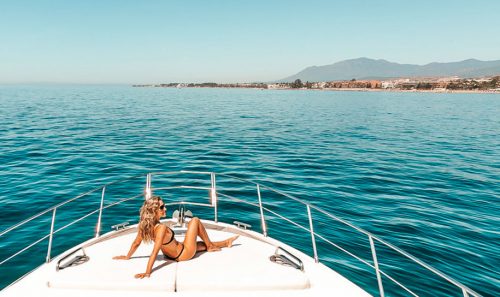 Alquiler de barcos en puerto Banús. Azimut 58 Fly.