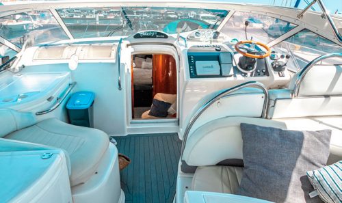 Alquiler de barcos en puerto Banús. Fairlane Targa.