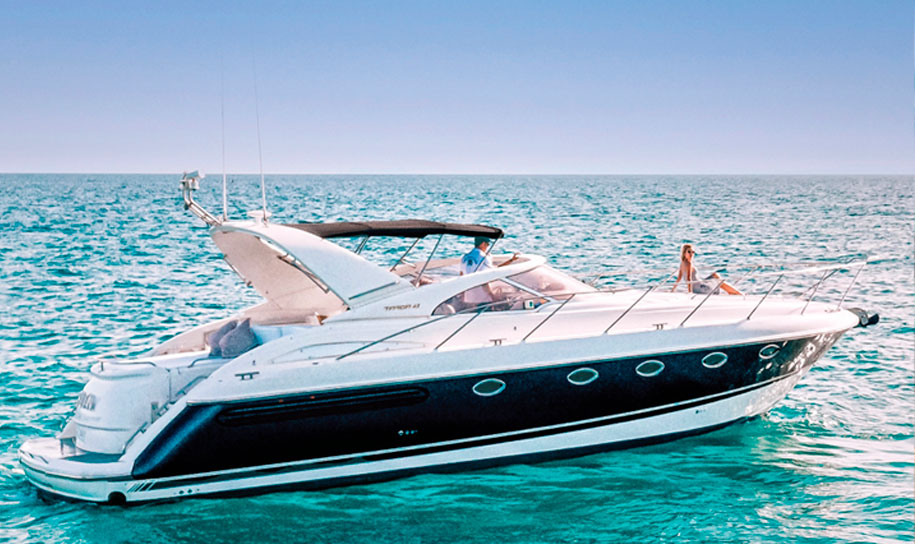 Alquiler de barcos en puerto Banús. Fairlane Targa.