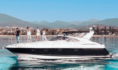 Alquiler de barcos en puerto Banús. Fairlane Targa.