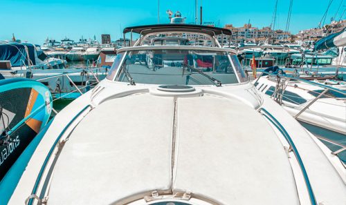 Alquiler de barcos en puerto Banús. Fairlane Targa.