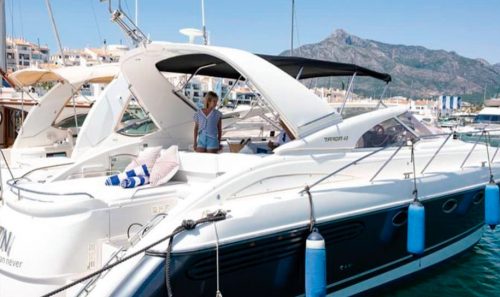 Alquiler de barcos en puerto Banús. Fairlane Targa.