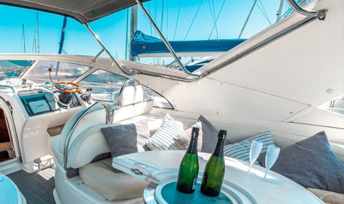 Alquiler de barcos en puerto Banús. Fairlane Targa.