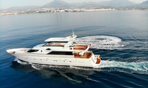 Alquiler de barcos en puerto Banús. Mefasa 90.