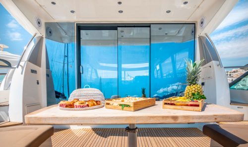 Alquiler de yates en puerto Banús. Prestige 50.