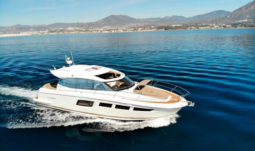 Alquiler de yates en puerto Banús. Prestige 50.