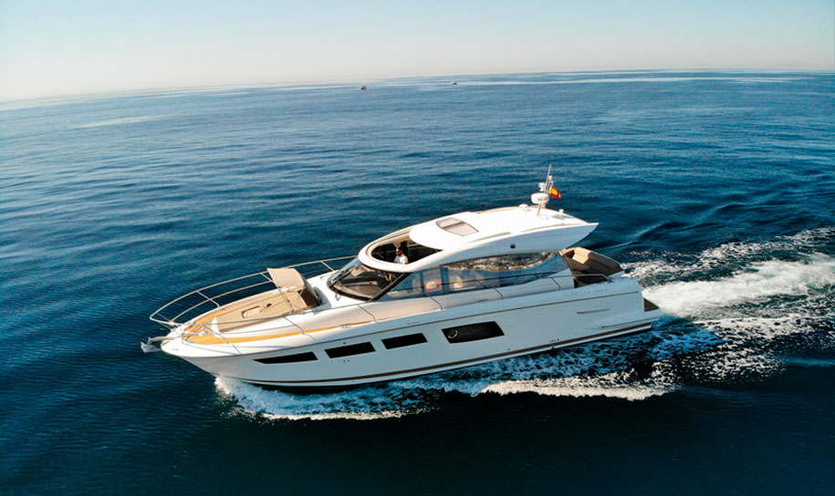 Alquiler de yates en puerto Banús. Prestige 50.