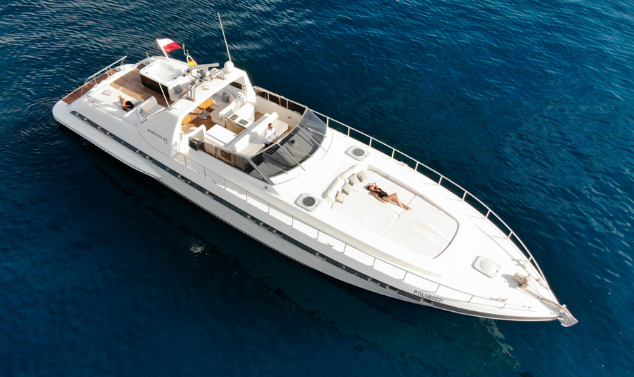 Alquiler de barcos en puerto Banús. Mangusta 80.