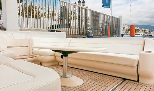 Alquiler de barcos en puerto Banús. Sea Ray Sundance 46.