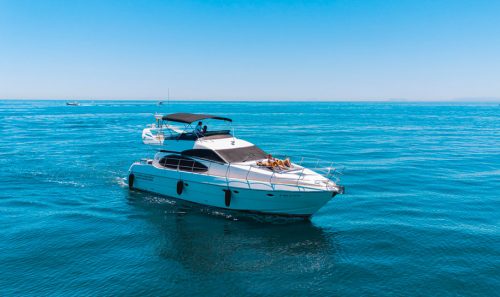 Alquiler de barcos en puerto Banús. Azimut 58.