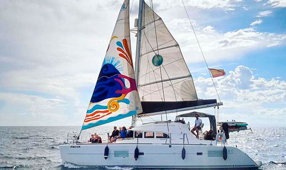 Alquiler de catamarán en puerto Banús, Marbella, Lagoon 380.