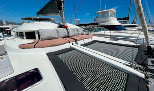 Alquiler de catamarán en puerto Banús, Marbella, Lagoon 380.