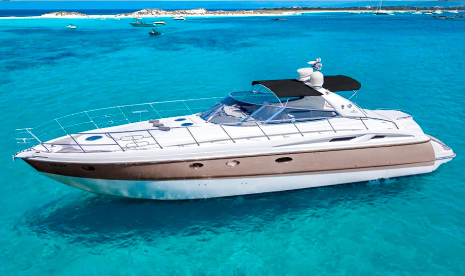 Alquiler de barco en puerto Banús, Marbella. Cranchi Mediterranee 50