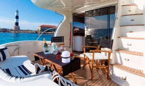 Alquiler de yate en puerto Banús, Marbella. Doqueve Majestic 46.