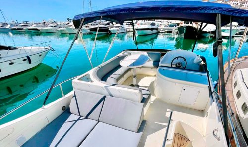 Alquiler de yate en puerto Banús, Marbella. Doqueve Majestic 46.