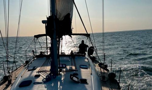 Alquiler de velero en puerto Banús, Marbella. Sailboat Nirvana.