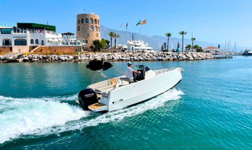 Alquiler de lancha en Puerto Banús, NUVA M6 Open.
