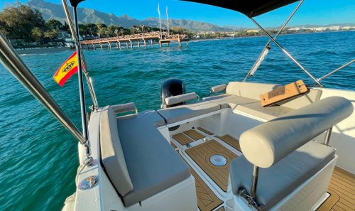 Alquiler de lancha en Puerto Banús, NUVA M6 Open.