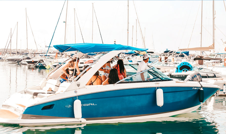 Alquiler de barcos en puerto Banús. Regal 2800.